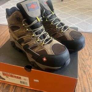 NEW IN BOX Merrell Brown Hiking Boots size 11